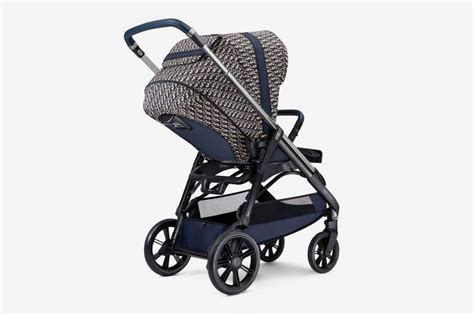 Dior presenta su primer carrito de bebé 